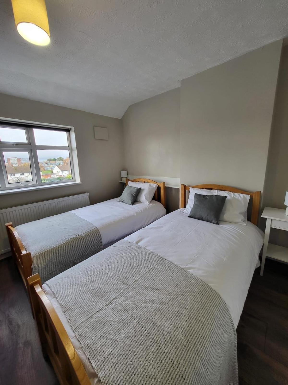 Apartment Tile Cross Entire - Near Airport, Nec & *