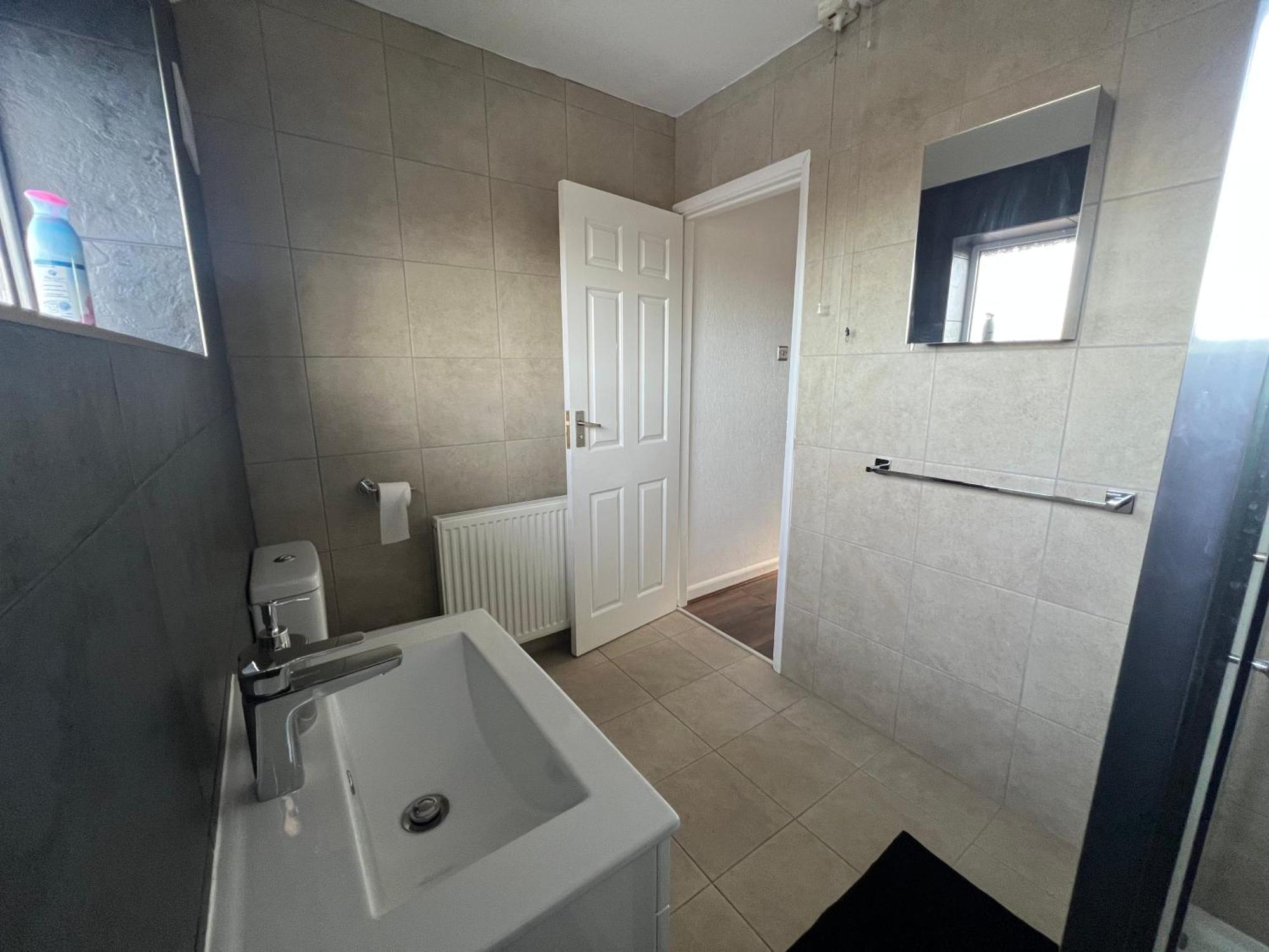 Tile Cross Entire - Near Airport, Nec & Apartment *